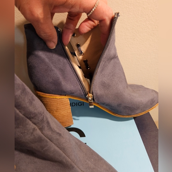 Heeled booties - Picture 6 of 16